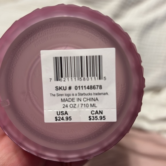 NWT 2024 Venti Pink chain Starbucks tumbler. - Picture 2 of 3